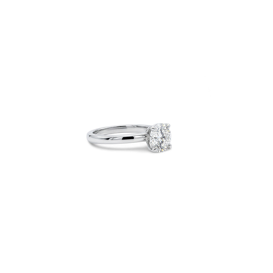A round shape lab-grown diamond set on platinum by Victoire