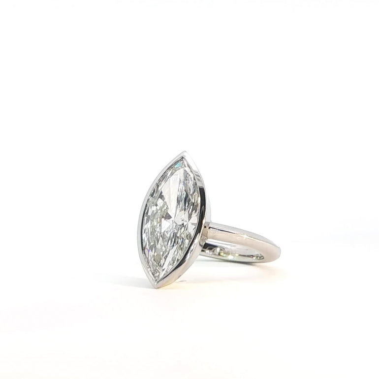 video of Les Pinky collection lab grown diamond marquise ring by Victoire