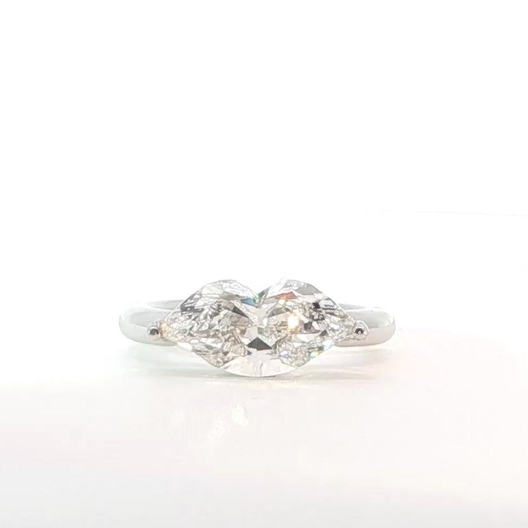 Video of Le Kiss Collection lip shape lab grown diamond ring in platinum by Victoire