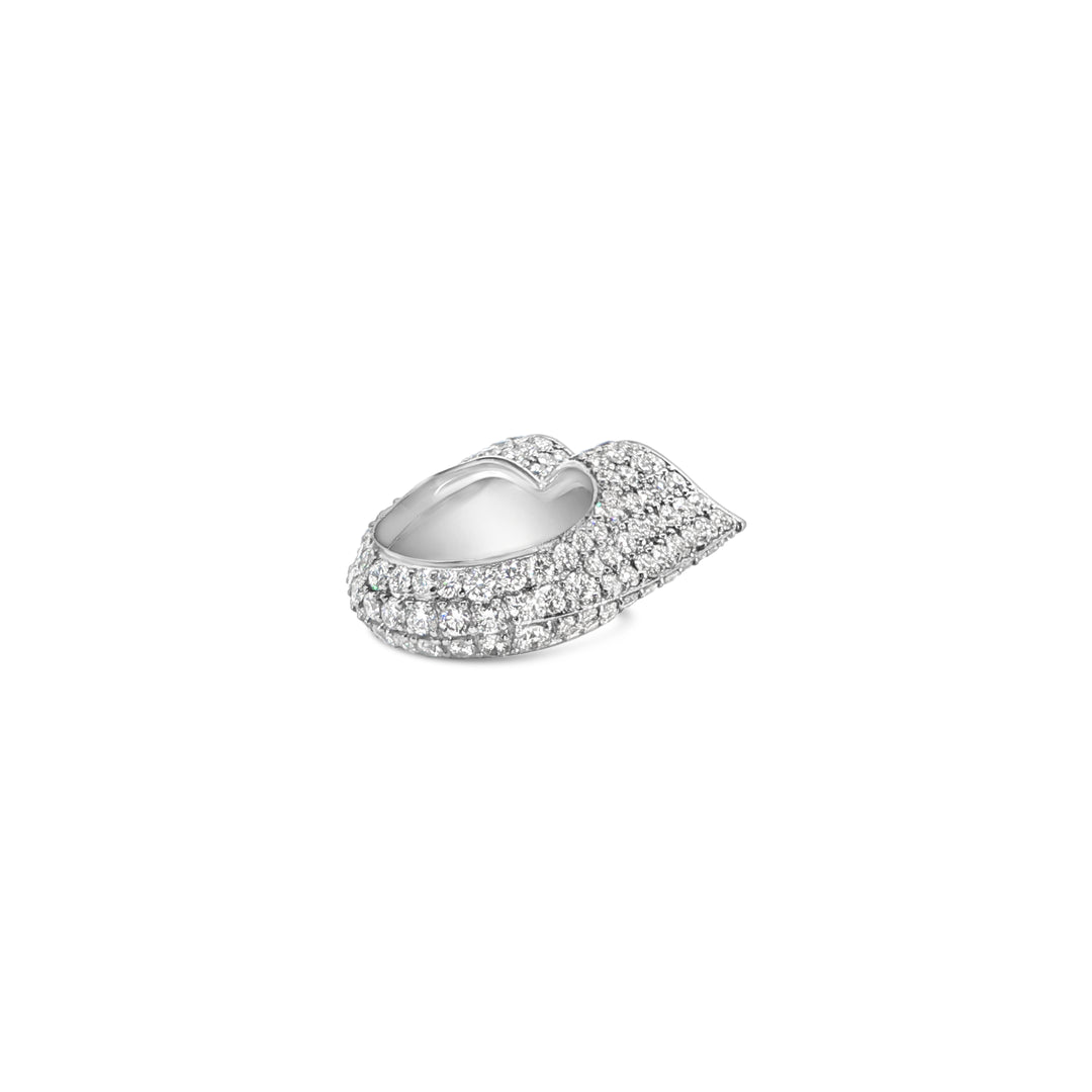 Le Kiss Collection pinky ring in lab grown diamonds pavée in platinum by Victoire