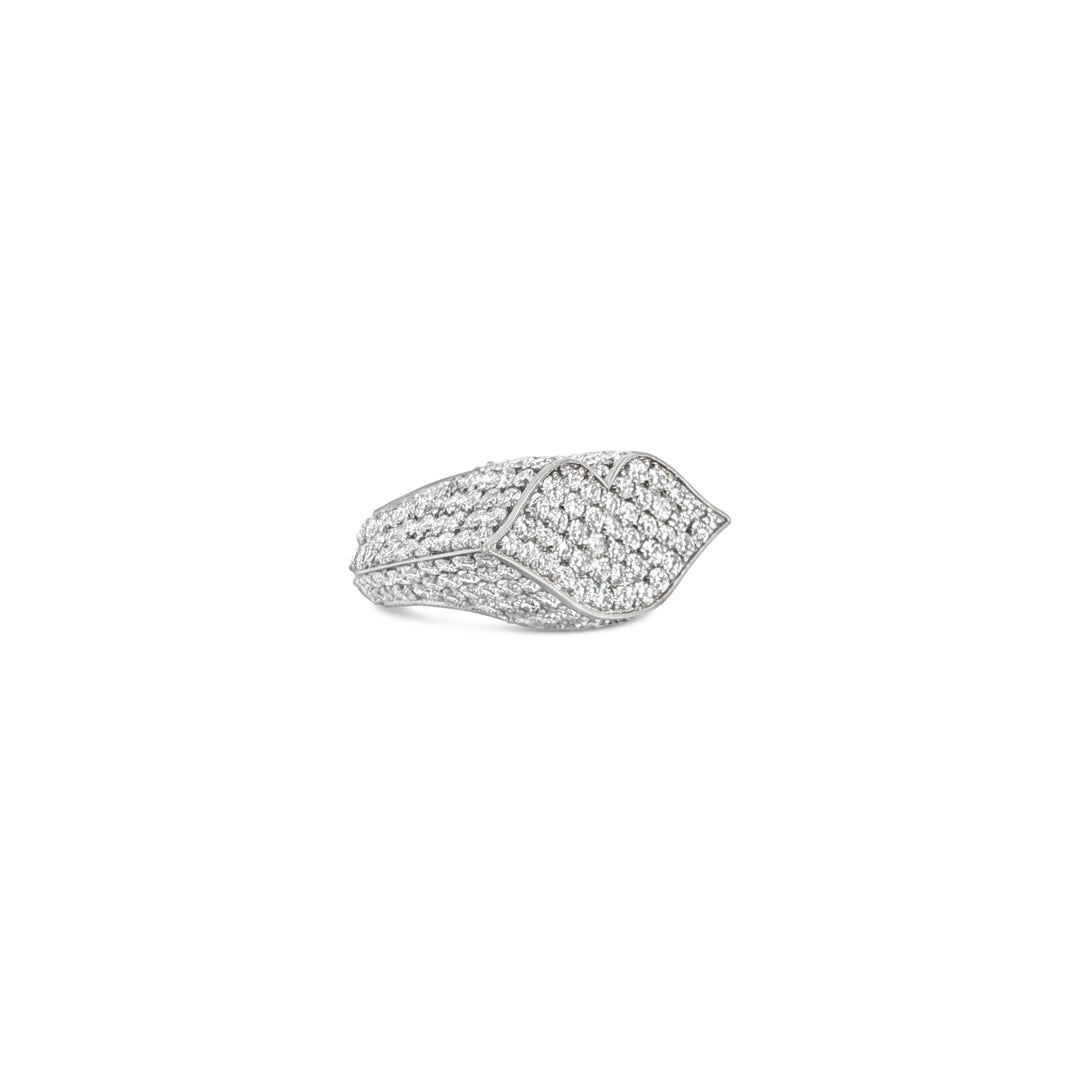 Le Kiss Collection pinky ring in lab grown diamonds pavée in platinum by Victoire